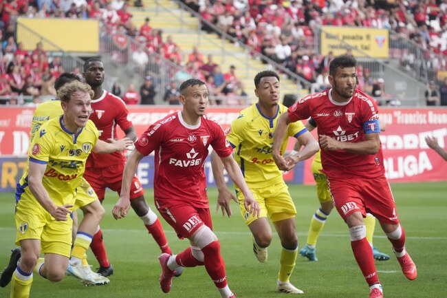 Màn chạm trán khó đoán giữa Petrolul Ploiesti vs UTA Arad